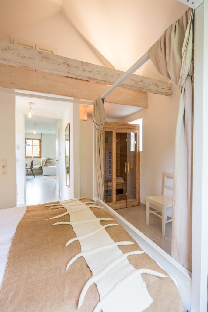 Schlafzimmer mit Infrarotkabine